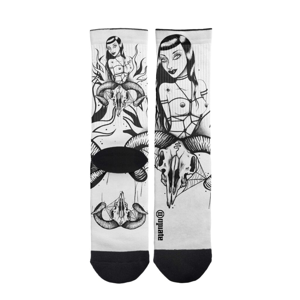 Drákena – socks – Girl on Fire
