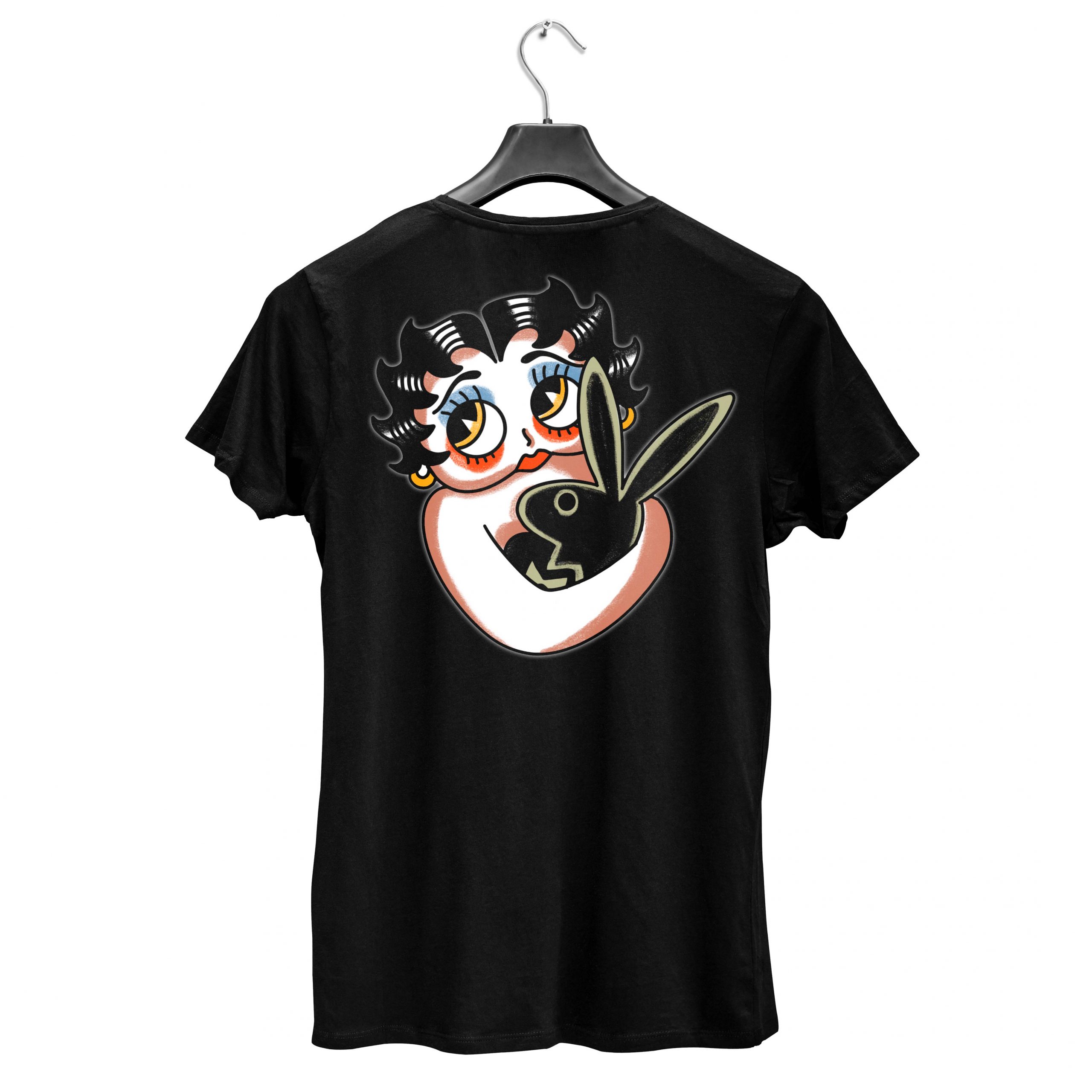 Candela Pájaro – black tshirt – Betty